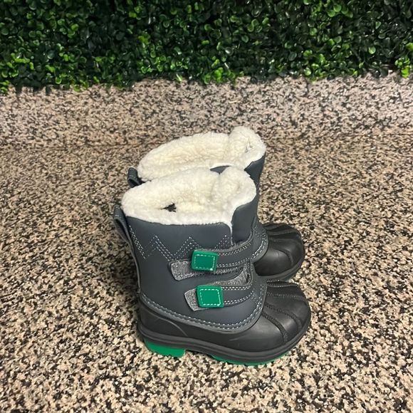 TODDLER WINTER CAT & JACK SNOWBOOTS - Picture 2 of 6